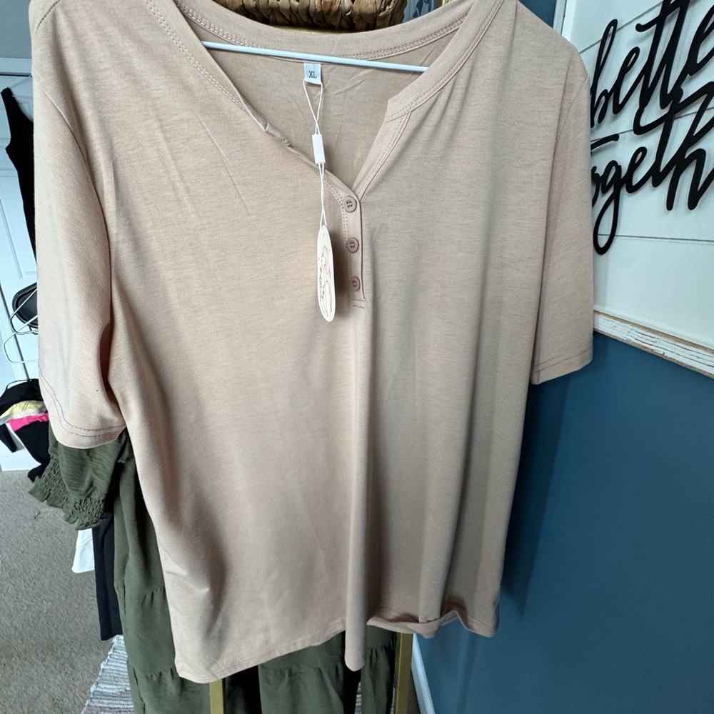 zeagoo Short-Sleeve Henley Tee in Light Beige